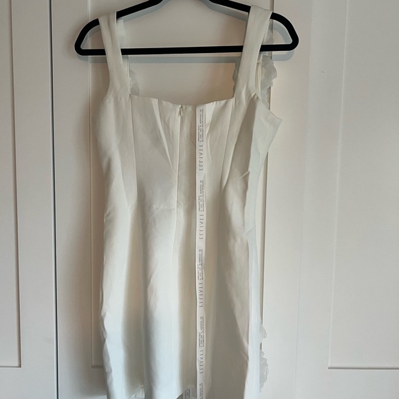 Elliatt Trompe Dress in Ivory - Picture 3 of 3